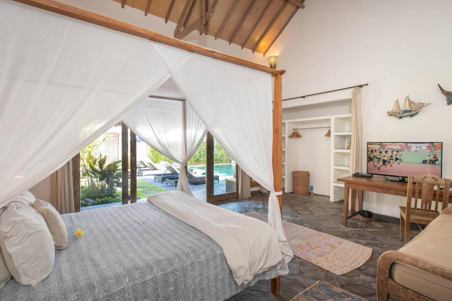 Gorgeous Balinese Designed 3 Bed Villa, Pick! Seminyak (Bali)