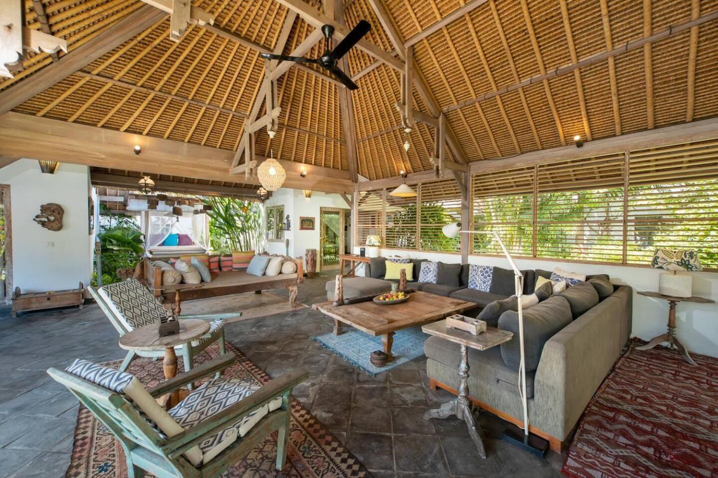Villa Gorgeous Balinese Designed 3 Bed Villa, Pick!