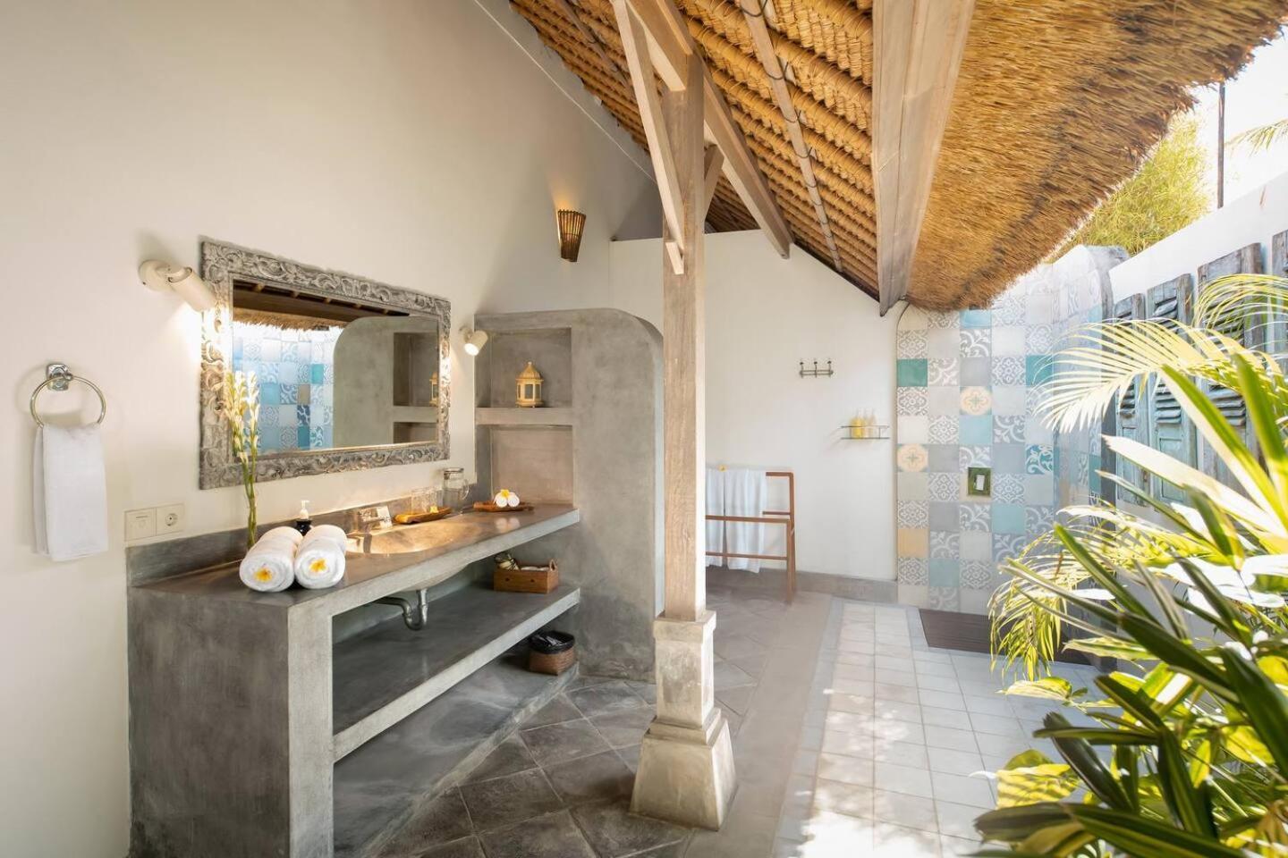 Gorgeous Balinese Designed 3 Bed Villa, Pick! Seminyak (Bali)