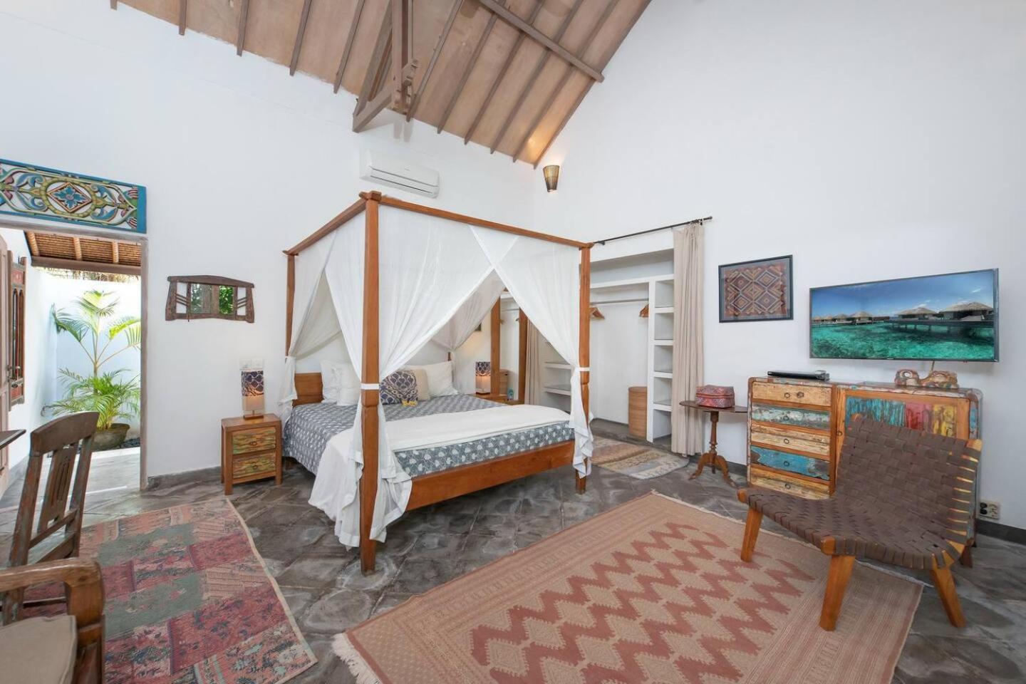 Gorgeous Balinese Designed 3 Bed Villa, Pick! Seminyak (Bali)