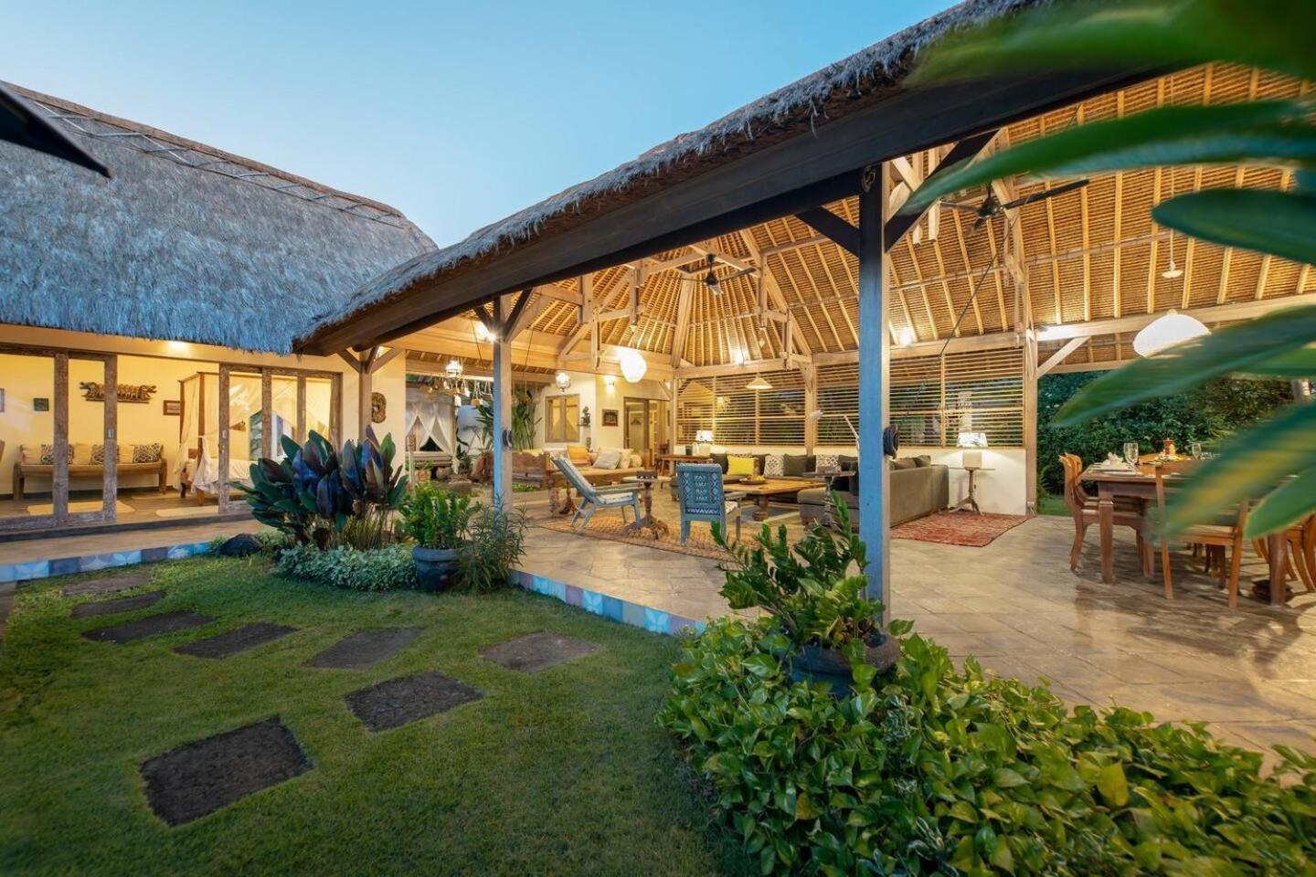 Gorgeous Balinese Designed 3 Bed Villa, Pick! Villa Seminyak (Bali)